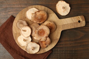 Fototapeta premium Raw shiitake mushrooms on wooden table, flat lay