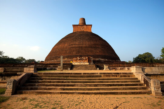 Jetavanarama Stupa in Sri Lanka and Explore Its Ancient History