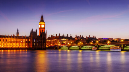Fototapeta premium Houses of Parliament and Big Ben at Blue Hour