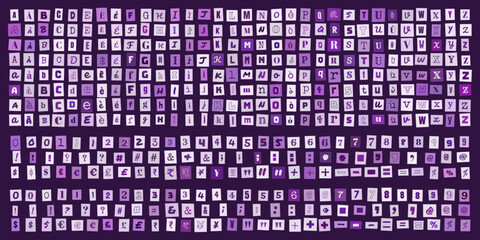 Fototapeta premium Lettere e numeri stile riscatto ritagliati da giornali, set di caratteri tipografici per design creativo e messaggi anonimi