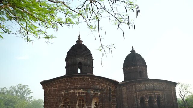 The Jor Mandir is one of the prominent laterite temples of Bishnupur. Stories from the Puranas can be seen depicted in the terracotta ornamentation on the front of the temple.