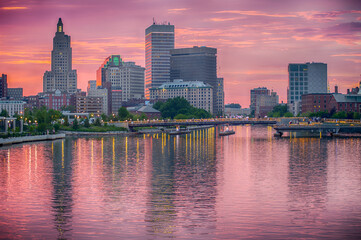Obraz premium Providence Skyline Glows Above Colorful River Reflections