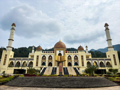 Grand Mosque with Symmetrical Islamic Architecture Under Cloudy Sky