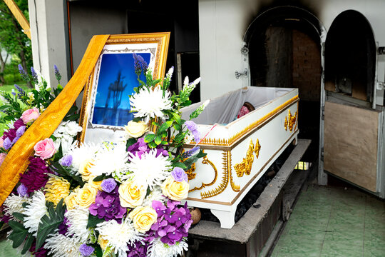 Thai funeral rites: coffins and crematoriums.