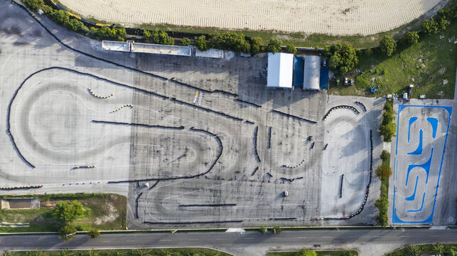 Aerial view of Autodromo Yucatan go-kart track featuring asphalt curves, tire barriers, and a blue painted section in Progreso, Yucatan, Mexico.