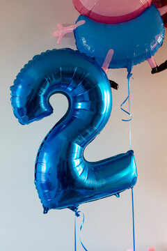Peppa the pig birthday cake and cupcakes balloons