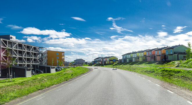 strasse durch Kiruna in Norbottens l&auml;n im Norden von Schweden