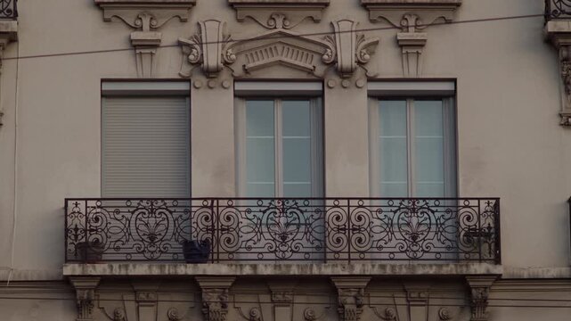 Fen&ecirc;tres immeuble ancien fa&ccedil;ade
