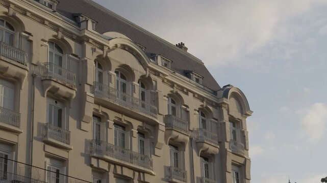 Fa&ccedil;ade d'immeuble ancien - rue
