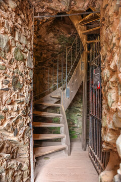 escaliers donjon ch&acirc;teau de Saarburg