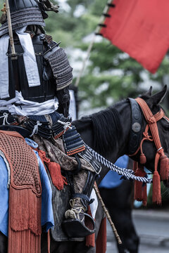 鎧を着た騎馬武者