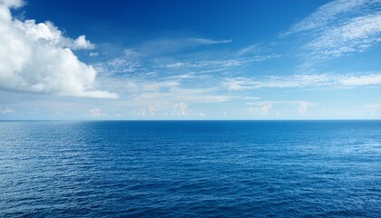 Fototapeta premium Wide Ocean Horizon With Light Cloud Cover