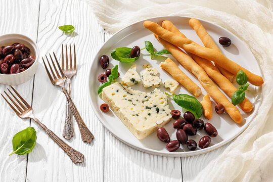 Mediterranean blue cheese snack plate with basil