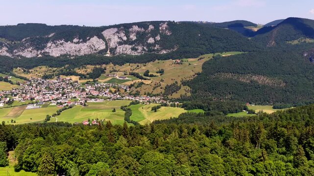 Rundblick auf dem Balmberg in der Schweiz, Luftaufnahme Juni 2026