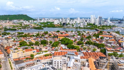 Obraz premium Aerial panoramic view of the city of Cartagena de Indias, Colombia, showing residential neighborhoods, the bay, and the iconic Cerro de la Popa on the horizon.