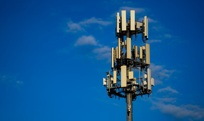 Obraz premium Network tower supports antenna array. Network tower improves signal coverage. Telecom network tower carries equipment. Cellular network tower enables communication.