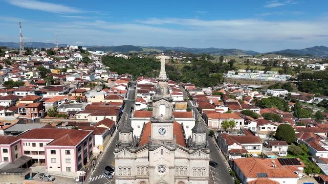 Torre de Jesus Cristo e o Santu&aacute;rio S&atilde;o Francisco de Paula e Nossa Senhora de F&aacute;tima, Caminho da F&eacute;, Ouro Fino, Minas Gerais, Brasil! Uma vista a&eacute;rea de drone! 