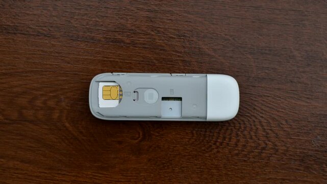 4G 5G 6G USB modem close-up, representing the advanced technology of fast and efficient connection. Detail of 4G 5G 6G USB modem, symbol of fast mobile connectivity for users on the go.