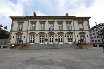 Obraz premium Das Rathaus von Luxemburg- neoklassizistisches Gebäude aus dem 19. Jahrhundert am Place Guillaume II