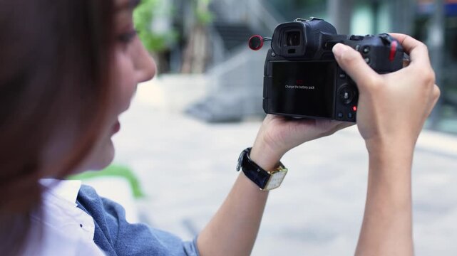 Photographer Sees Low Battery Warning on Camera Screen