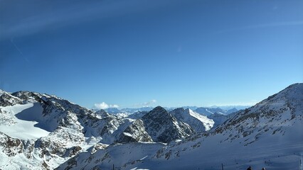 Obraz premium Snow covered mountains
