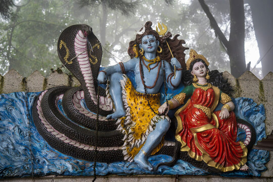 Statue of Shiva and Parvati with Vasuki 