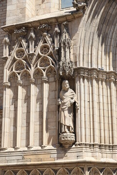 Gothic religious figures at the entrance to the entrance of the Basilica of Santa Maria del Mar in Barcelona, Spain  