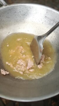 Ba Mee Moo Sab Kueng Samret Roop, Thai instant noodle preparation with seasoning powder.