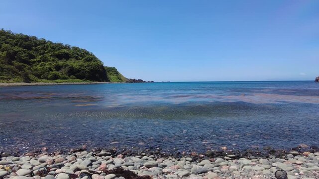 【4K】青森県小泊町の美しい海岸風景：日本海の荒波と雄大な断崖が織りなす、津軽半島の秘境の絶景素材　[4K] Majestic Coastline of Kodomari, Aomori Japan: Scenic View of the Sea of Japan, Travel B-roll 撮影日：20260522-1