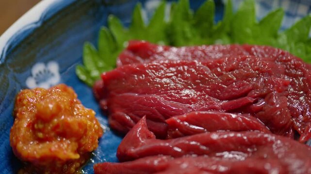 馬刺し