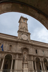 Fototapeta premium Palazzo Giureconsulti in Milan. View of the building through an arch.06.10.2026 08:18:21