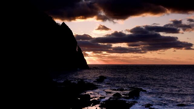 雷電岬　弁慶の刀掛岩の夕景(斜光)
