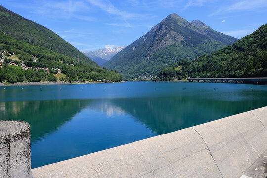 Barrage du Verney sur l'Eau d'Olle. Barrage en remblai - Allemond - Is&egrave;re