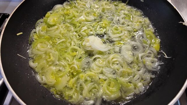 cuocere in padella cucinare cotto cucina chef 