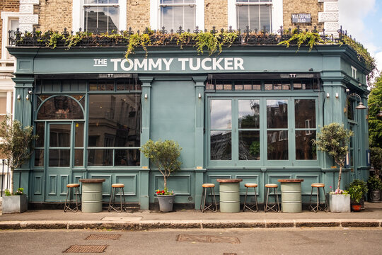 LONDON - The Tommy Tucker &ndash; Popular gastropub with outdoor seating on Waterford Road in Fulham.