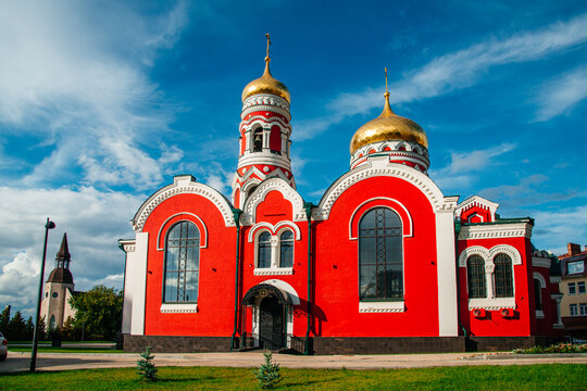 The Church of the Resurrection of Christ in Nizhny Novgorod on a clear, sunny day.