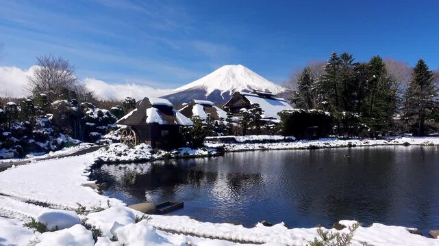 忍野八海と榛の木林民俗資料館と富士山と雪