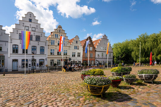 Historisches Friedrichstadt (Nordfriesland), Schleswig-Holstein. Stadtszenerie Marktplatz