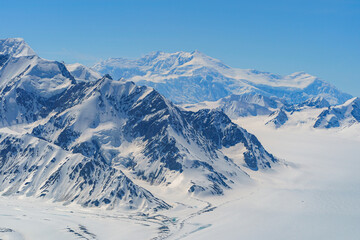 Naklejka premium Glacier and snow-covered mountains seen from flight to Mount Logan Base Camp in Kluane National Park, Yukon, Canada