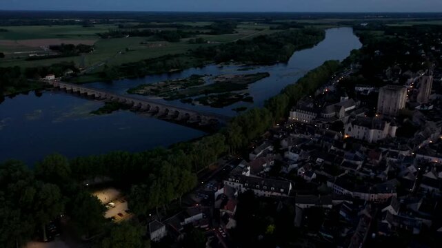 DRONE - Ville de Orl&eacute;ans de nuit