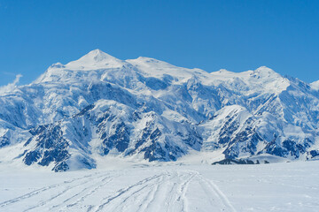 Obraz premium View of Mount Logan from base camp in the Saint Elias Mountains, Kluane National Park, Yukon, Canada