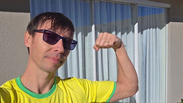 torcedor brasileiro celebra vit&oacute;ria do brasil 