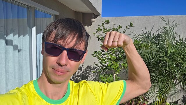 torcedor brasileiro celebra vit&oacute;ria do brasil 