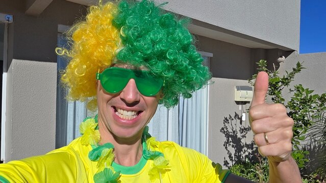 torcedor brasileiro celebra vit&oacute;ria do brasil 