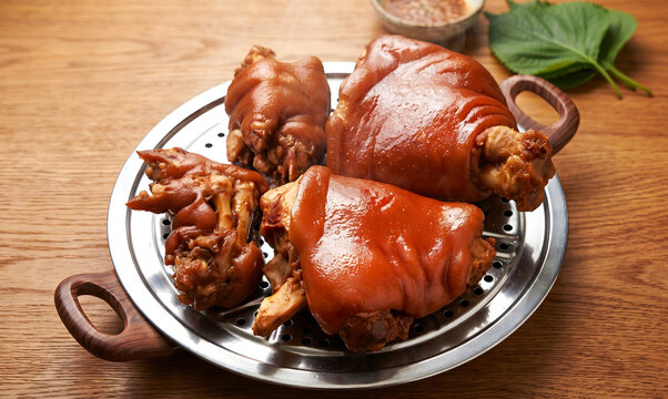 Braised Pork Knuckle on Steamer Plate Chinese Style