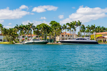 Obraz premium Boating and yachting tourism. Luxurious lifestyle. Summer vacation. Docked yacht at private area. Residential luxurious apartment in waterfront city. Luxury waterfront house. Sea vacation on summer