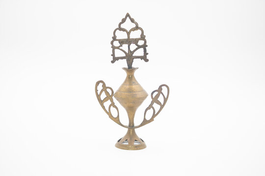 a kohl container or kohl vial . It is a traditional, small decorative box or vial used to store and apply surma.