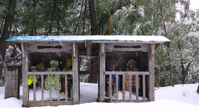 川倉賽の河原地蔵尊の冬