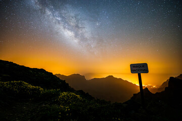 Fototapeta premium Milky Way over Parque Nacional Caldera de Taburiente