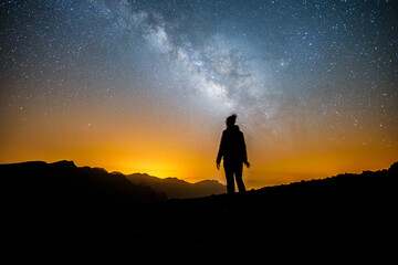 Fototapeta premium Woman observing Milky Way at Roque de los Muchachos
